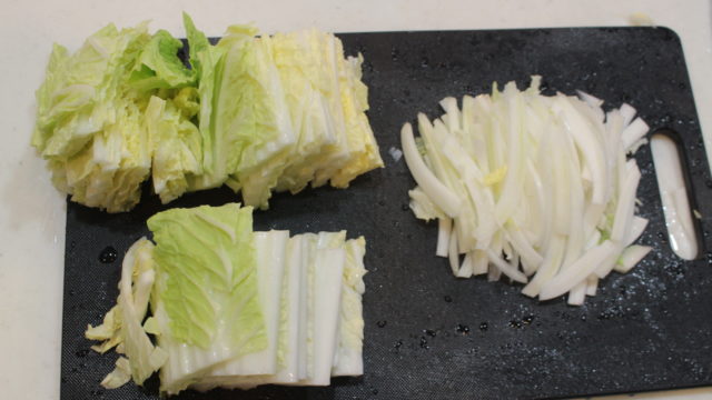 IMG 5210 人気の定番作り置きレシピ。白菜とコーンのコールスローの簡単作り方。白菜の大量消費におすすめ！