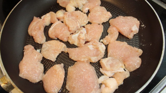 IMG 5799 鶏むね肉がやわらかジューシー！鶏むね肉のこんがりチーズ焼きの簡単レシピ。