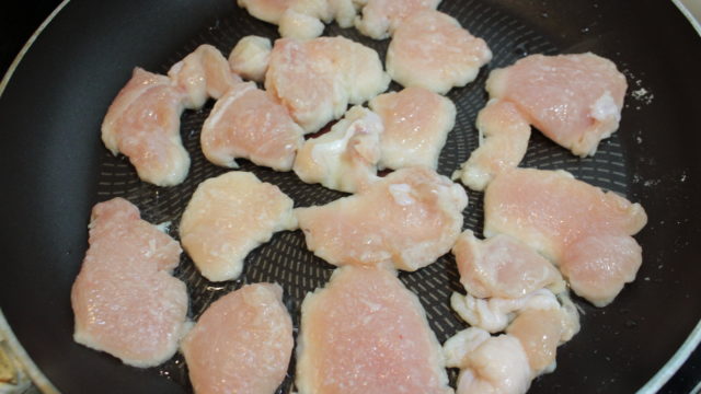 IMG 5801 鶏むね肉がやわらかジューシー！鶏むね肉のこんがりチーズ焼きの簡単レシピ。