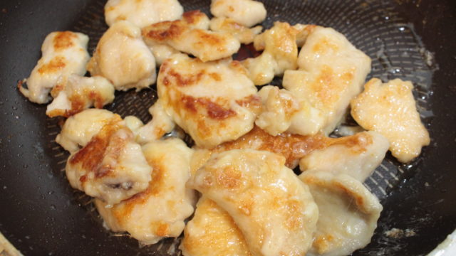 IMG 5806 鶏むね肉がやわらかジューシー！鶏むね肉のこんがりチーズ焼きの簡単レシピ。