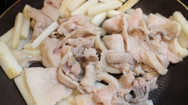 IMG 6481 1 大根は炒めておいしい！大根と豚肉のキムチ炒めの超簡単作り方。大根消費におすすめ！