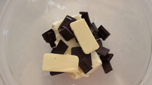 IMG 6956 ローソンで大人気！濃厚バスク風ショコラチーズケーキの再現レシピ。絶品ショコラバスチーの簡単作り方！