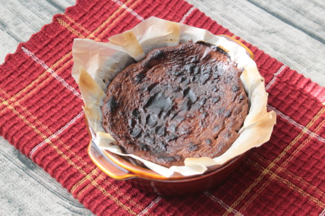 IMG 7002 ローソンで大人気！濃厚バスク風ショコラチーズケーキの再現レシピ。絶品ショコラバスチーの簡単作り方！