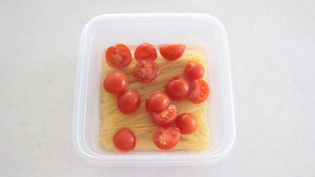 IMG 7199 絶品生トマトのパスタ。トマト缶なしで簡単作り方。和風だしとミニトマトでレンジで本格ソースのレシピ。