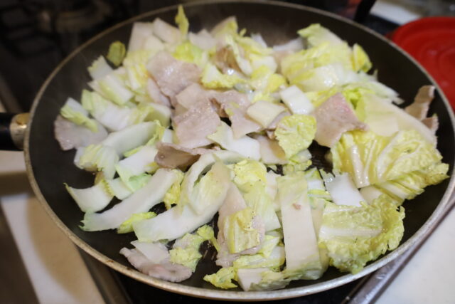 IMG 7613 白菜消費におすすめレシピ！白菜と豚肉のシャキシャキたれ味噌いための作り方。メインになる常備菜。
