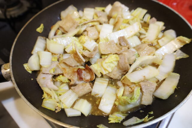 IMG 7614 白菜消費におすすめレシピ！白菜と豚肉のシャキシャキたれ味噌いための作り方。メインになる常備菜。