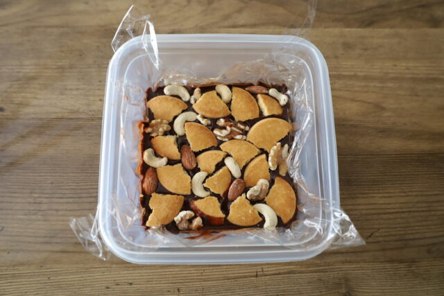 IMG 7761 バレンタインにおすすめ！濃厚しっとりクッキーナッツブラウニーの超簡単作り方。レンチン2回で12分で完成！