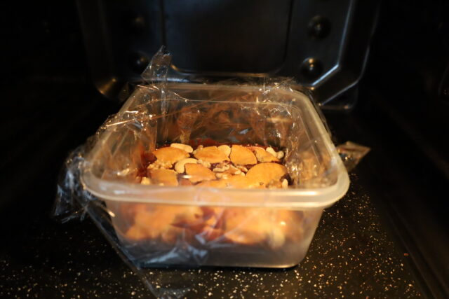 IMG 7762 バレンタインにおすすめ！濃厚しっとりクッキーナッツブラウニーの超簡単作り方。レンチン2回で12分で完成！