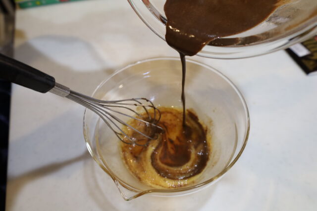 IMG 7991 バレンタインにおすすめ。餃子の皮でトースターで簡単！材料５つ。チョコエッグタルトの作り方。