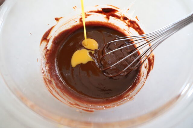 IMG 8276 バレンタインにおすすめ！レンジだけで作れる最高に簡単なチョココーティングケーキのレシピ。