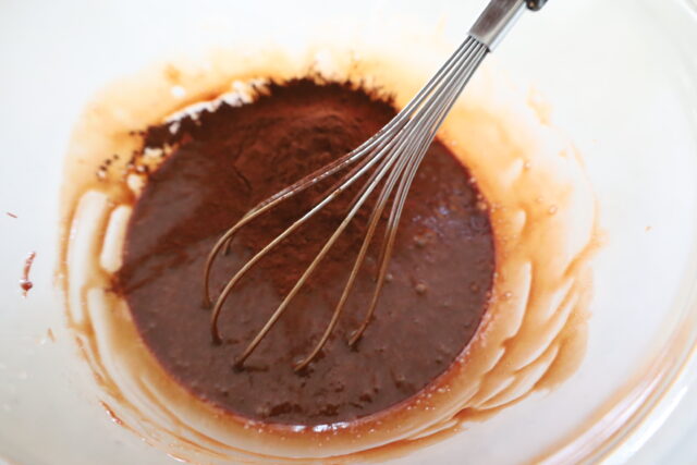 IMG 8288 バレンタインにおすすめ！レンジだけで作れる最高に簡単なチョココーティングケーキのレシピ。