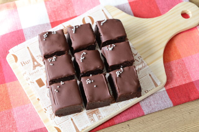IMG 8454 バレンタインにおすすめ！レンジだけで作れる最高に簡単なチョココーティングケーキのレシピ。