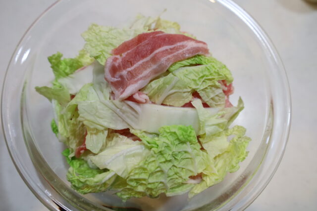 IMG 7953 白菜消費はレンチン一撃！白菜と豚肉のごま味噌煮。