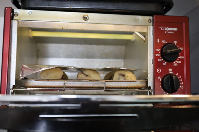 IMG 8783 人気のザクザクチョコスコーンの超簡単レシピ。バターなし！薄力粉でトースターでラクな作り方。