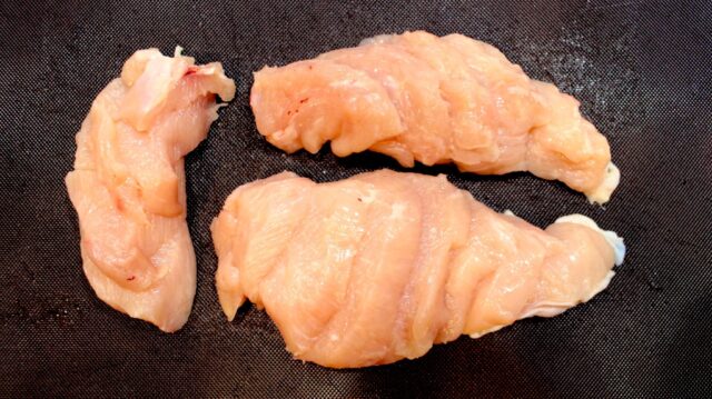 4 人気の鶏むね肉がやわらかくなる下味冷凍の作り置きおかず。むね肉しっとりたれマヨ焼き