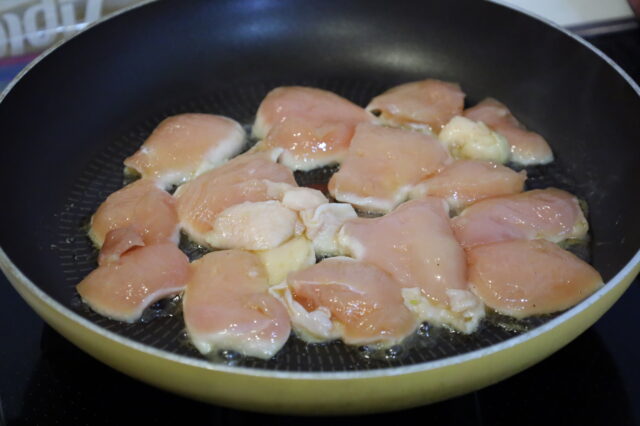 IMG 1031 鶏むね肉がぷるぷるに！絶品下味冷凍の作り置き。鶏むね肉のコンソメごま油漬けのレシピ。