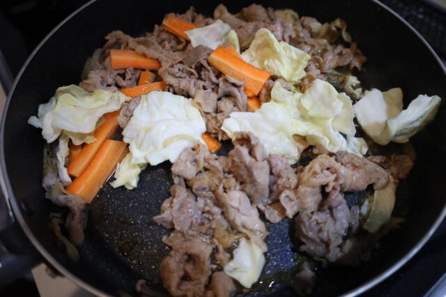 IMG 1424 人気の下味冷凍の節約作り置きレシピ。豚こま切れ肉と玉ねぎの甘辛炒めの作り方。