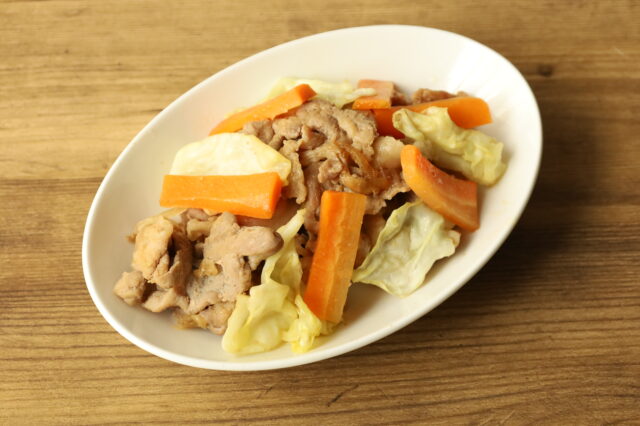 IMG 1442 人気の下味冷凍の節約作り置きレシピ。豚こま切れ肉と玉ねぎの甘辛炒めの作り方。