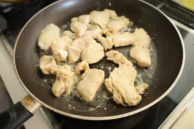 IMG 9820 塩こうじで鶏むね肉がしっとりやわらかくなる下味冷凍の節約作り置きおかず。塩こうじレモン漬けのレシピ