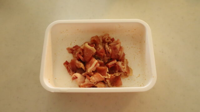 IMG 3082 お弁当箱そのままチン！レンジで最高に簡単な豚バラねぎチャーハン。1人分の作り方！