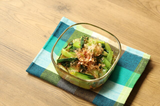 IMG 5307 1 4日間日持ちする小松菜の作り置きレシピ。レンジで小松菜のおかかあえの作り方。
