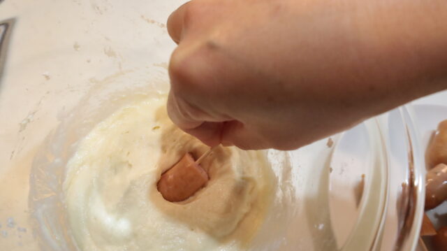 IMG 1494 もちふわアメリカンドッグのホットケーキミックスで超簡単レシピ！お豆腐でもちもちふわふわの作り方。