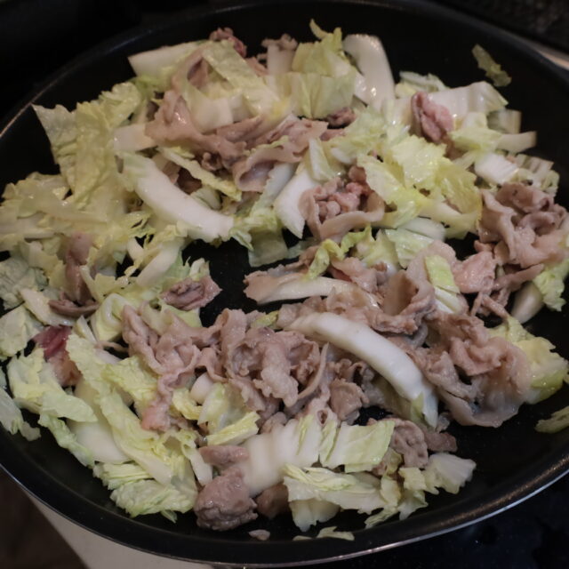 IMG 3039 白菜消費に！豚キムチ白菜炒めの超簡単レシピ。ご飯がすすみすぎる！