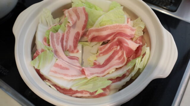 IMG 4181 白菜大量消費に！白菜と豚肉のうまつゆ牛乳ミルフィーユ鍋の簡単作り方。