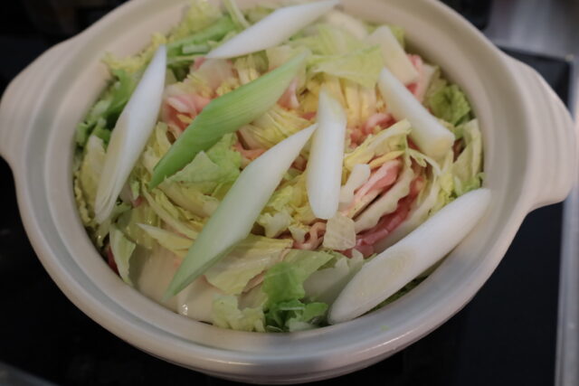 IMG 4191 白菜大量消費に！白菜と豚肉のうまつゆ牛乳ミルフィーユ鍋の簡単作り方。