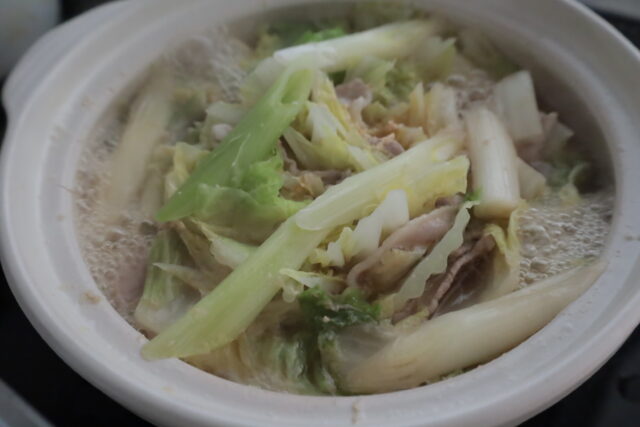 IMG 4200 白菜大量消費に！白菜と豚肉のうまつゆ牛乳ミルフィーユ鍋の簡単作り方。