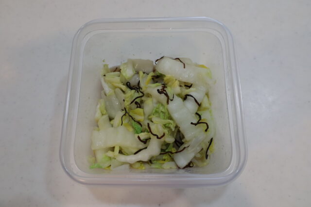 IMG 4929 大量消費に！やみつき白菜の塩昆布漬けの超簡単作り方。作り置き常備菜に最高！
