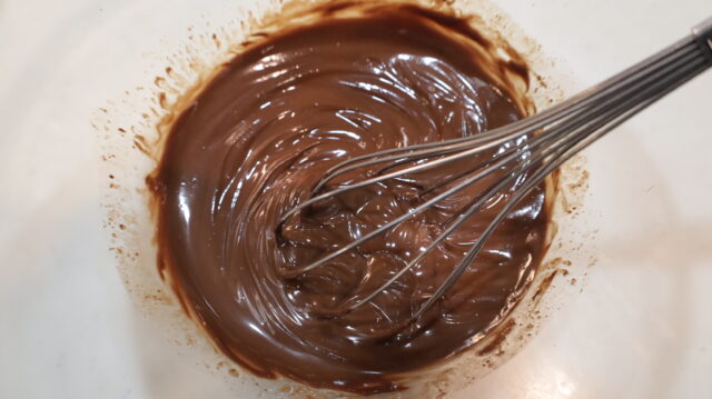 IMG 5389 人気の濃厚チョコレシピ。極上の生チョコタルトの超簡単な作り方。