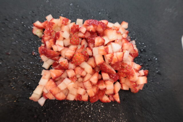 IMG 4904 旬のいちごをもっと美味しく！いちご＆ブルーベリーシロップの氷砂糖で簡単作り方。