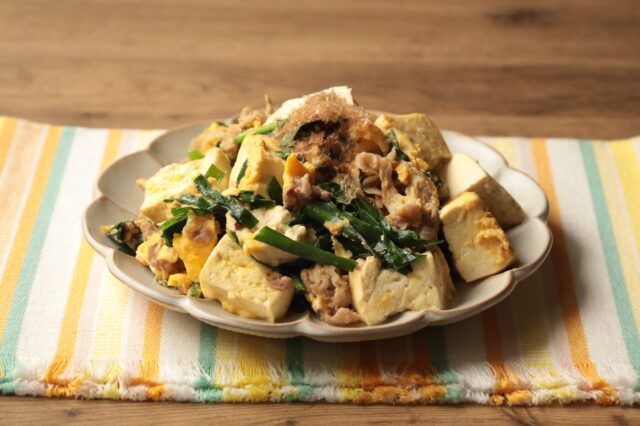 IMG 9545 人気の節約レシピ！豚肉の豆腐チャンプルーの簡単作り方。包丁不要で10分で完成！