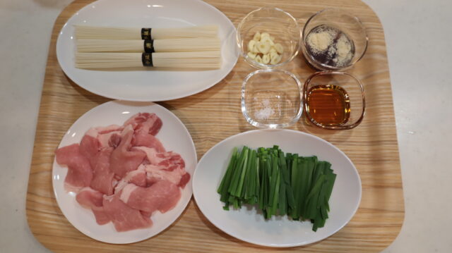 IMG 9824 ニラがシャキシャキ！節約レシピ！やみつき絶品そうめんチャンプルーの豚肉で簡単作り方。