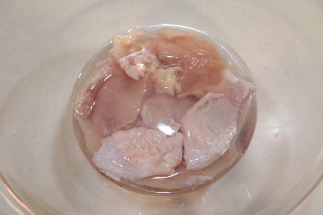 muneniku3 節約レシピ。ブライン液で鶏むね肉がしっとりやわらかくなる丸亀製麺風かしわ天の再現レシピ