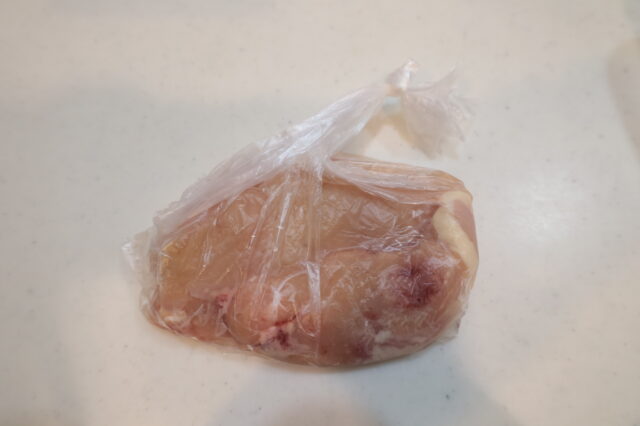 IMG 3756 ポリ袋で作り置きレシピ。鶏むね肉しっとりネギ塩レモンだれの作り方
