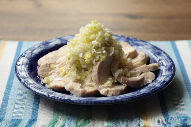 IMG 3824 ポリ袋で作り置きレシピ。鶏むね肉しっとりネギ塩レモンだれの作り方