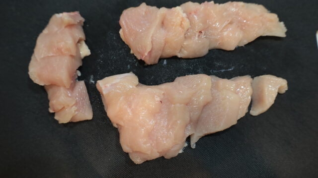 IMG 3917 鶏むね肉がぷるぷるにやわらかい！鶏のチリソースの節約レシピ。鶏チリの作り方。
