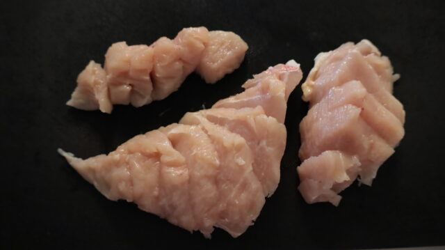 IMG 4147 鶏むね肉がやわらかくなる魔法の節約レシピ。むね肉しっとり酢鶏の作り方。ブライン液でぷるぷるに！