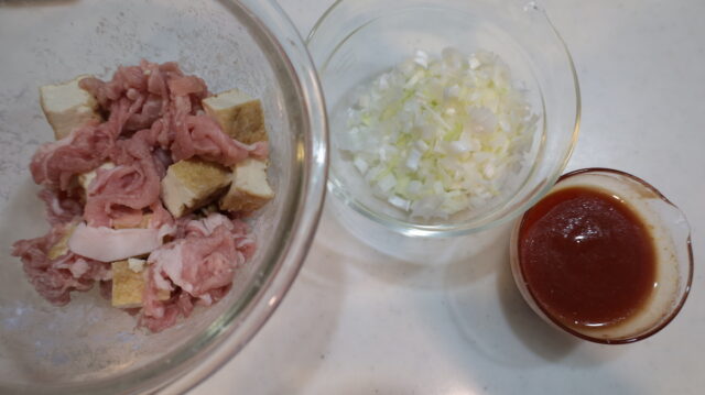 IMG 4246 10分で完成する節約レシピ！あつあげと豚こまのチリソースの作り方。