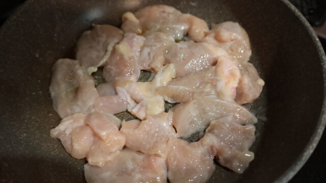 IMG 7143 1 鶏むね肉やわらか人気レシピ。ぷるぷる鶏むね肉のうま塩みぞれ煮の作り方。