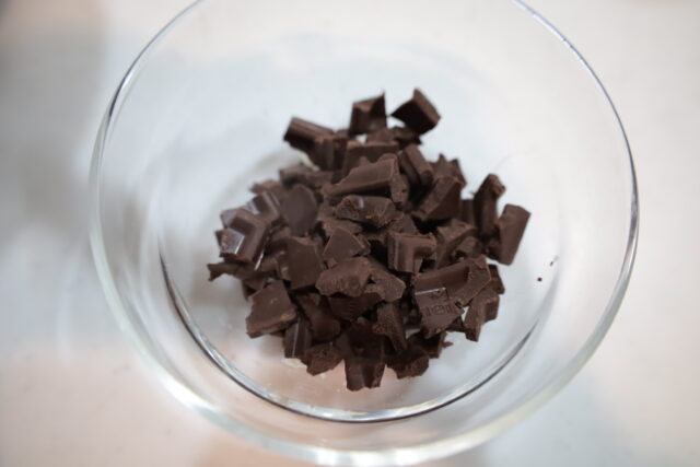 IMG 8450 ザクザククランブルのチョコレートマフィンのトースターで簡単レシピ。