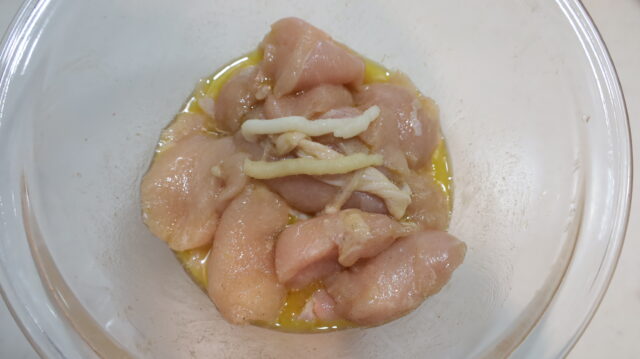 IMG 0613 鶏むね肉の節約レシピ！鶏むね肉でケンタッキー風ザクザクフライドチキンの作り方。