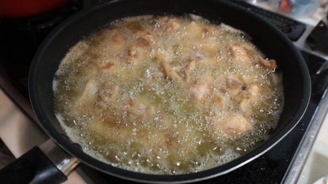IMG 0641 鶏むね肉の節約レシピ！鶏むね肉でケンタッキー風ザクザクフライドチキンの作り方。