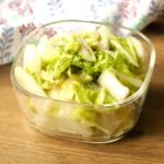 10分で大量消費に！やみつき白菜の塩こうじ浅漬けの超簡単作り方。作り置き常備菜に最高！