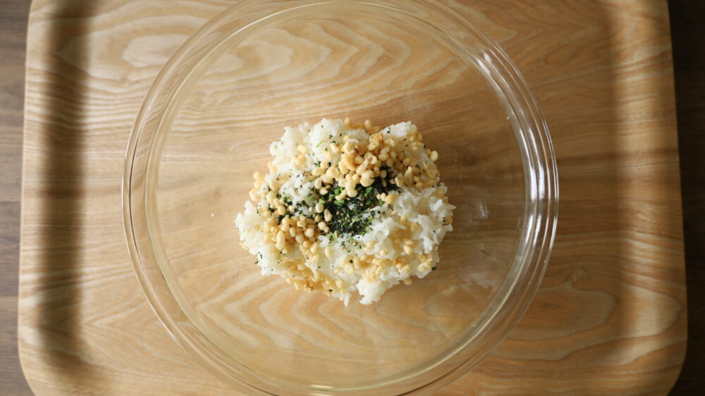 IMG 7832 人気の冷凍作り置きレシピ。天かす青菜おにぎりは冷凍貯金しておくと便利！