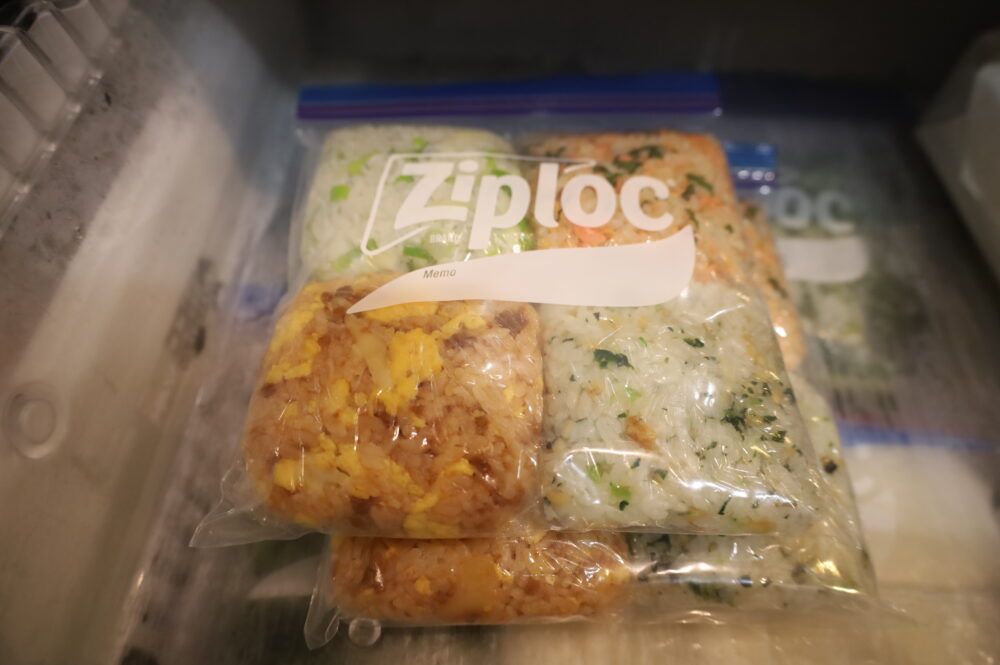 IMG 7923 人気の冷凍作り置きレシピ。天かす青菜おにぎりは冷凍貯金しておくと便利！