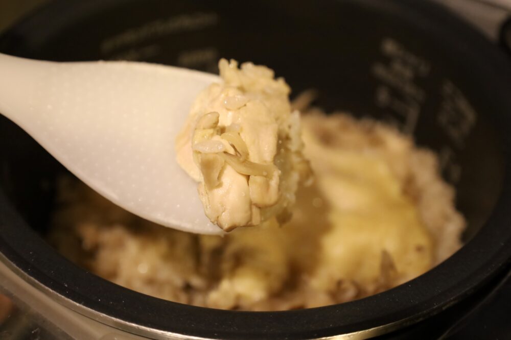 IMG 8897s 人気の鶏肉と舞茸の炊き込みご飯2合のレシピ。めんつゆで簡単作り方！