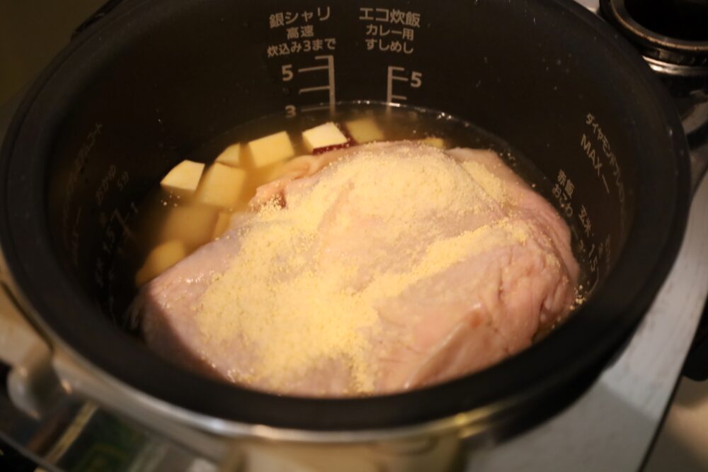IMG 8905s 切り餅ひとつで簡単作り方！さつまいもと鶏肉のもちもちおこわ風炊き込みご飯2合のレシピ。